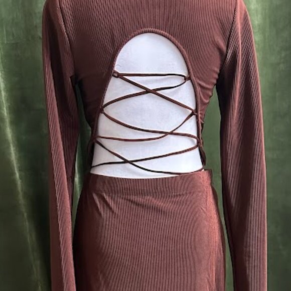 New Chocolate Women's Suit With Open Back And Lace - Picture 6 of 6